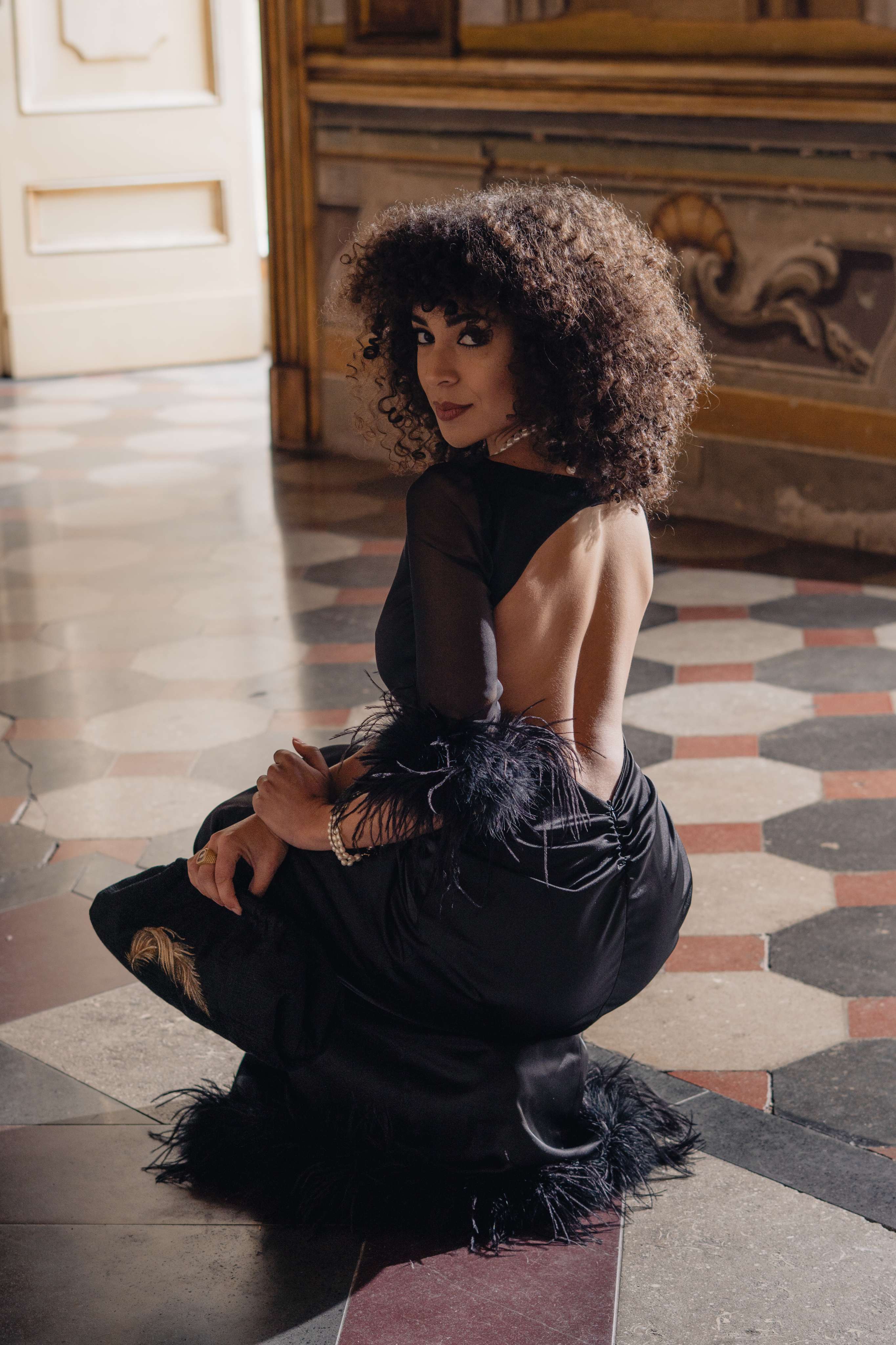 Abito Artemisia in seta con scollo schiena