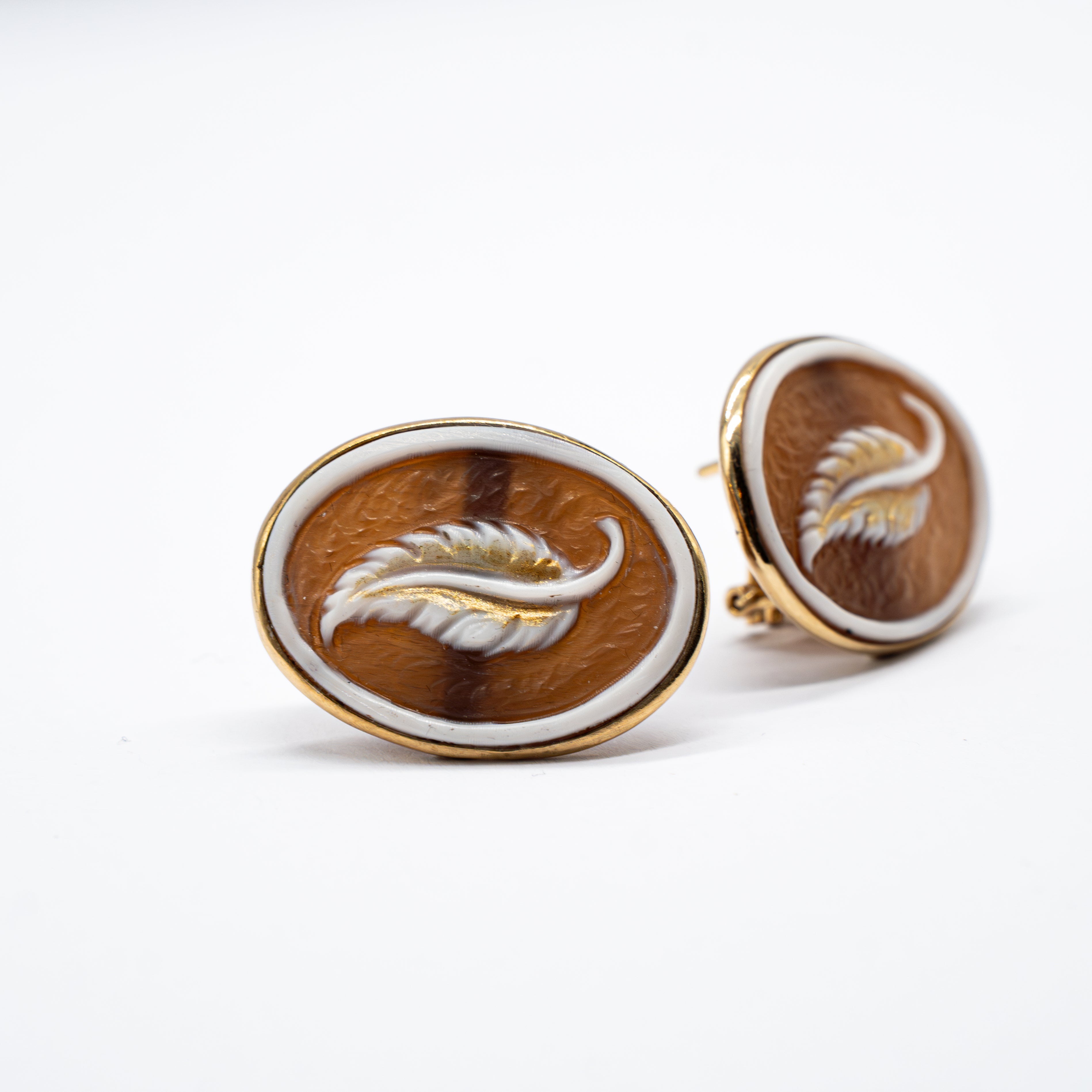 Orecchini Ovali Eleganti con Cammeo a Foglia