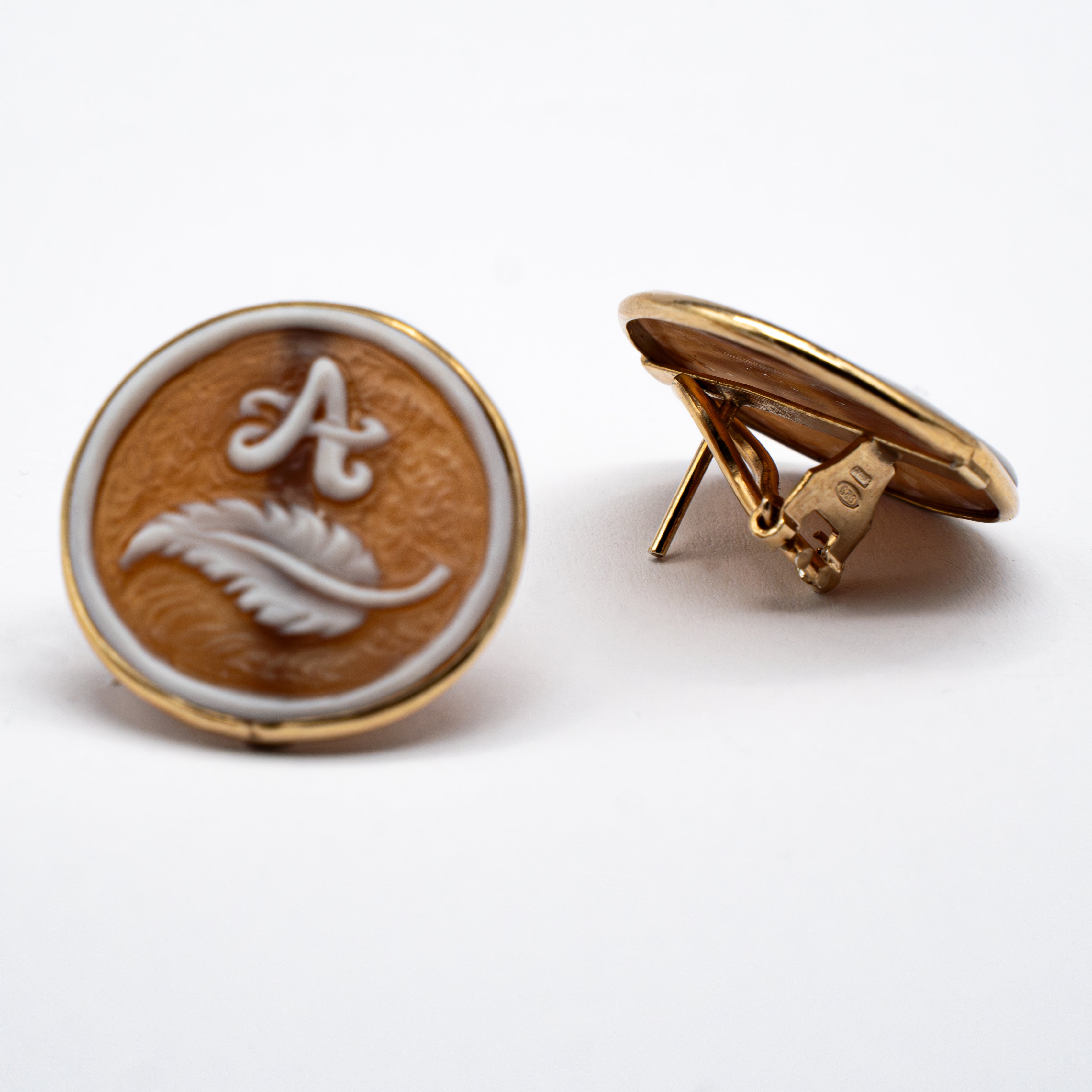 Orecchini in Cammeo con Iniziale e Foglia