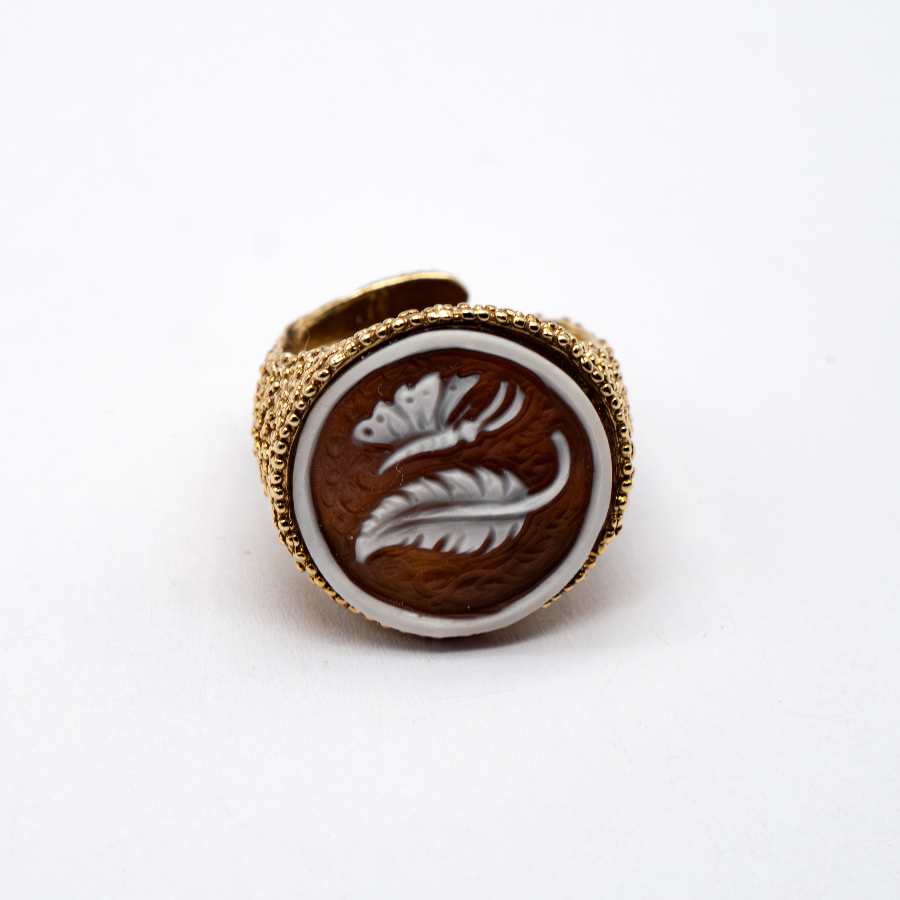 Anello Vintage in Oro con Cammeo Intagliato a Motivo Foglia