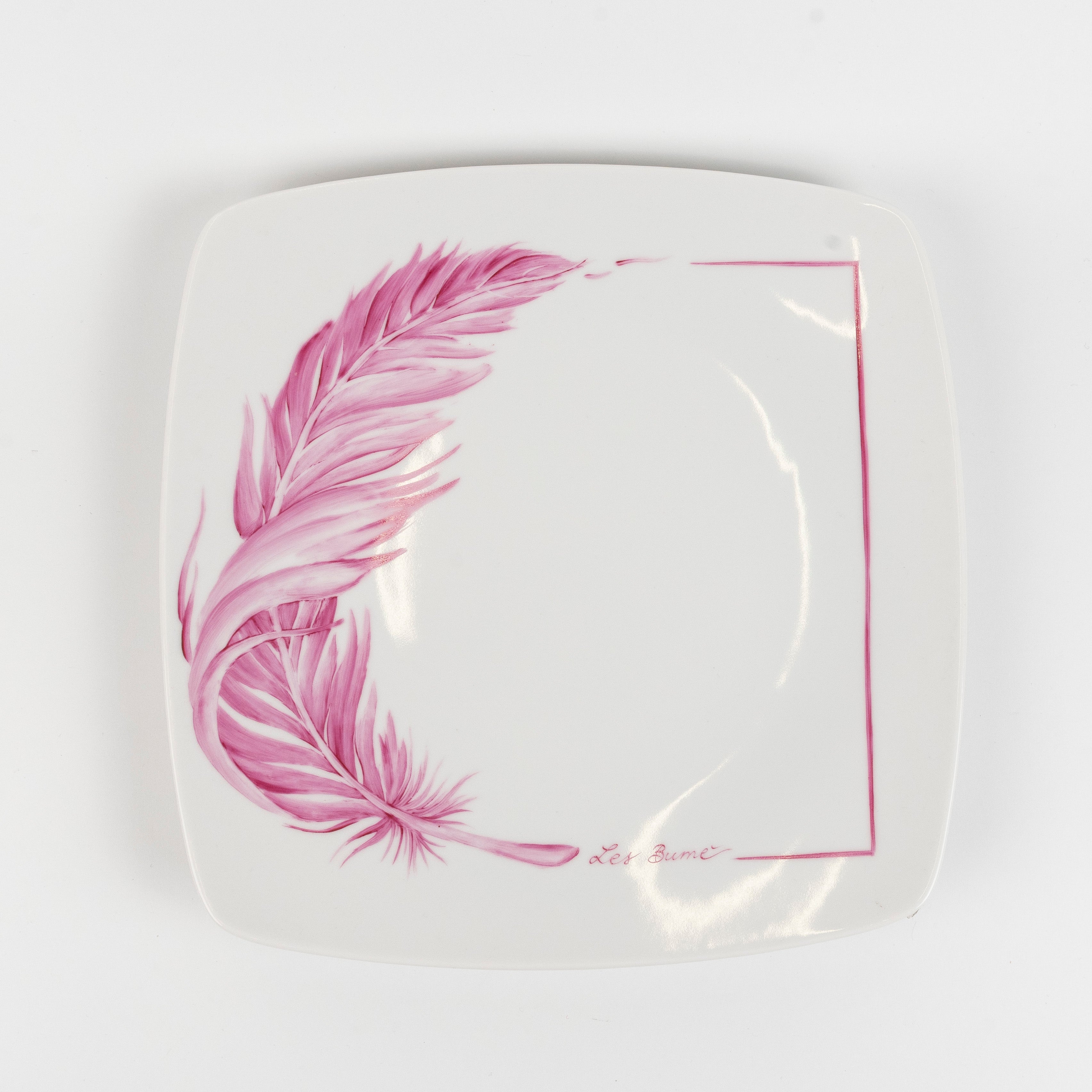 Piatto Portata ( O Sottopiatto) Set da 6 Personalizzabile in Più Colori, in Porcellana Limoges con Piuma disegnata a mano.